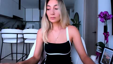 emyconneer online show from March 2, 7:12 pm