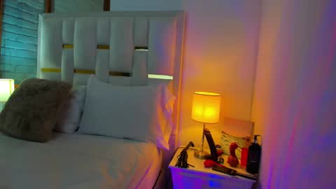 EMYLY  online show from January 19, 4:46 pm