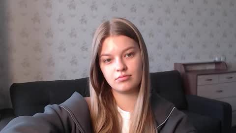Snapshot of emysway chatting on October 10, 7:29 am EmySway online show from October 10, 7:29 am