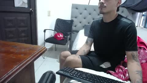 Snapshot of enaxxxion chatting on January 14, 1:06 pm andres online show from January 14, 1:06 pm