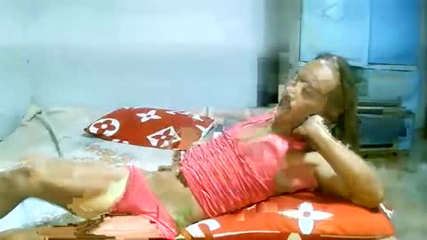 CHUN LY online show from April 9, 5:07 am