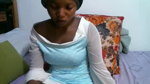 Snapshot of enchantedvee chatting on May 31, 11:06 pm Vee online show from May 31, 11:06 pm