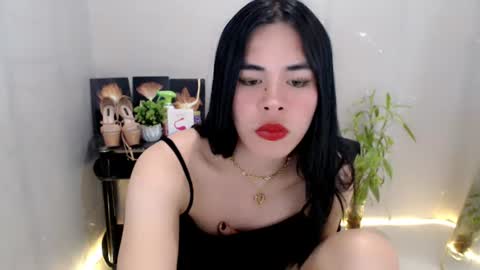 Snapshot of enchantress_mia03 chatting on June 18, 9:14 am enchantress_mia03 online show from June 18, 9:14 am