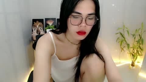 Snapshot of enchantress_mia03 chatting on June 28, 9:32 pm enchantress_mia03 online show from June 28, 9:32 pm