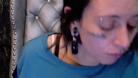 Snapshot of enchantressqueen chatting on May 13, 12:35 pm EnchantressQueen online show from May 13, 12:35 pm