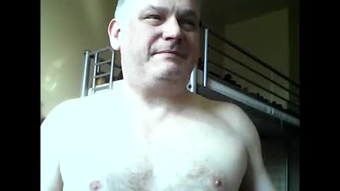 Snapshot of englishguysurrey chatting on March 3, 2:01 pm englishguysurrey online show from March 3, 2:01 pm