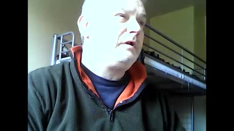 Snapshot of englishguysurrey chatting on March 13, 10:44 am englishguysurrey online show from March 13, 10:44 am