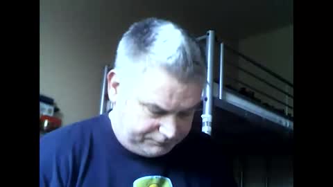 Snapshot of englishguysurrey chatting on March 25, 6:19 am englishguysurrey online show from March 25, 6:19 am
