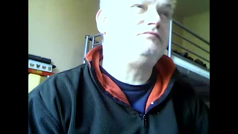 Snapshot of englishguysurrey chatting on March 31, 7:20 am englishguysurrey online show from March 31, 7:20 am