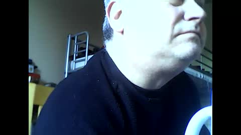 Snapshot of englishguysurrey chatting on April 2, 6:33 am englishguysurrey online show from April 2, 6:33 am