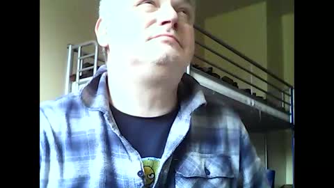 Snapshot of englishguysurrey chatting on April 3, 12:25 pm englishguysurrey online show from April 3, 12:25 pm