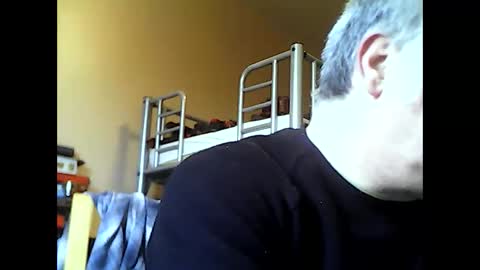 Snapshot of englishguysurrey chatting on April 5, 5:59 am englishguysurrey online show from April 5, 5:59 am