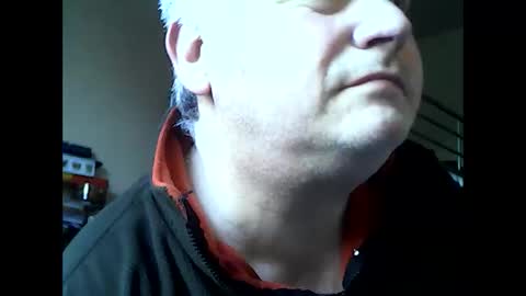 Snapshot of englishguysurrey chatting on April 16, 5:41 am englishguysurrey online show from April 16, 5:41 am