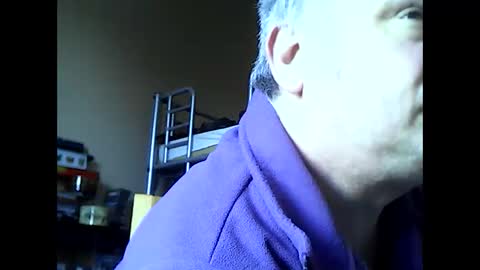 Snapshot of englishguysurrey chatting on April 19, 6:13 am englishguysurrey online show from April 19, 6:13 am