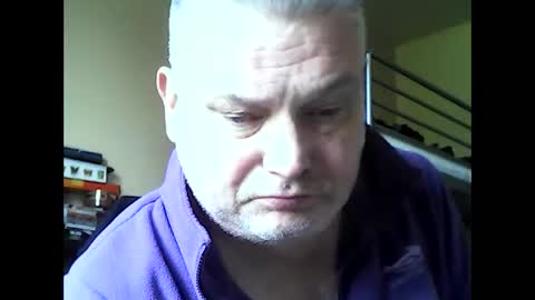 Snapshot of englishguysurrey chatting on April 26, 8:56 am englishguysurrey online show from April 26, 8:56 am