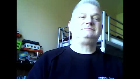 Snapshot of englishguysurrey chatting on April 30, 8:20 am englishguysurrey online show from April 30, 8:20 am