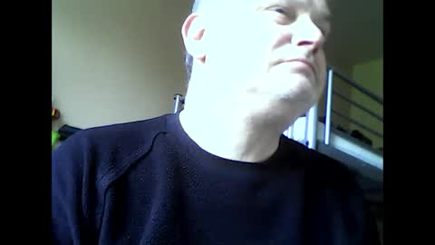 Snapshot of englishguysurrey chatting on May 6, 9:14 am englishguysurrey online show from May 6, 9:14 am