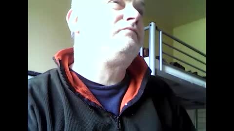 Snapshot of englishguysurrey chatting on May 10, 8:41 am englishguysurrey online show from May 10, 8:41 am