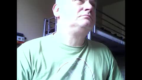 Snapshot of englishguysurrey chatting on May 15, 9:38 am englishguysurrey online show from May 15, 9:38 am