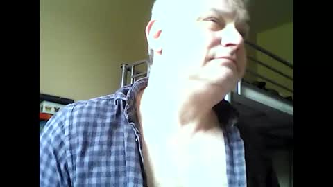 Snapshot of englishguysurrey chatting on May 19, 10:21 am englishguysurrey online show from May 19, 10:21 am