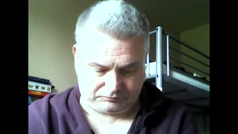 Snapshot of englishguysurrey chatting on May 20, 9:15 am englishguysurrey online show from May 20, 9:15 am