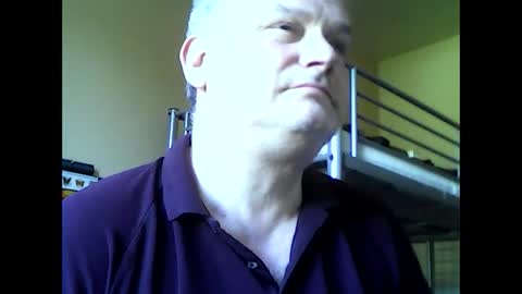 Snapshot of englishguysurrey chatting on May 24, 8:08 am englishguysurrey online show from May 24, 8:08 am