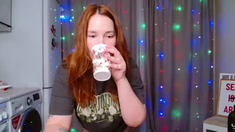 Snapshot of enorolve chatting on December 16, 5:33 pm Horny Mary online show from December 16, 5:33 pm