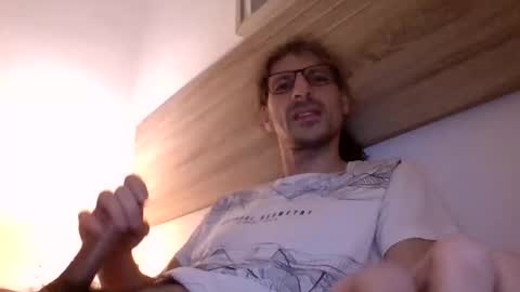 Snapshot of enri222 chatting on February 25, 12:36 am rineking online show from February 25, 12:36 am