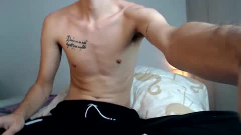 Snapshot of enzo_1408 chatting on December 10, 3:20 am enzo 1408 online show from December 10, 3:20 am