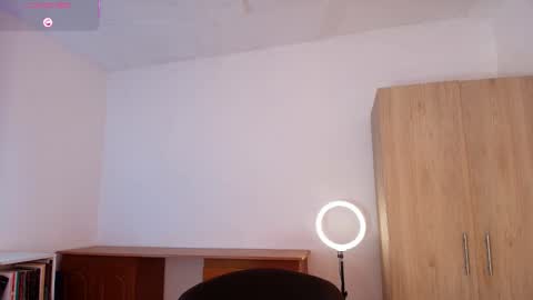 Snapshot of enzo_moretii chatting on November 20, 2:17 pm enzo_moretii online show from November 20, 2:17 pm