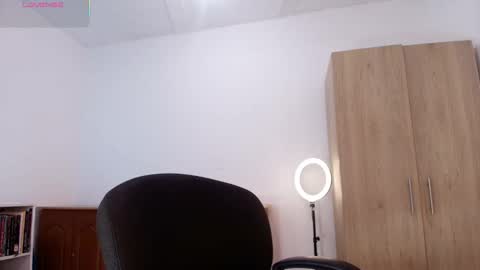 Snapshot of enzo_moretii chatting on November 22, 1:43 pm enzo_moretii online show from November 22, 1:43 pm