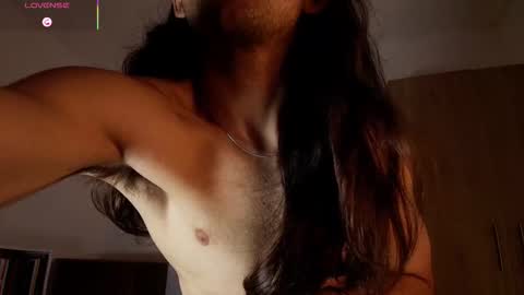 Snapshot of enzo_moretii chatting on November 25, 1:44 pm enzo_moretii online show from November 25, 1:44 pm