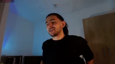 Snapshot of enzo_moretii chatting on November 30, 4:38 am enzo_moretii online show from November 30, 4:38 am