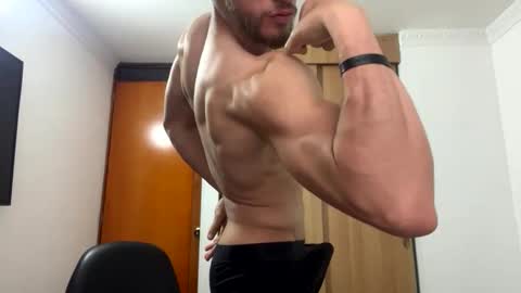 Snapshot of enzo_savage chatting on June 1, 11:45 am enzo_savage online show from June 1, 11:45 am