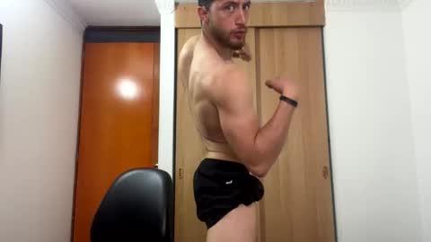 Snapshot of enzo_savage chatting on June 3, 11:46 am enzo_savage online show from June 3, 11:46 am
