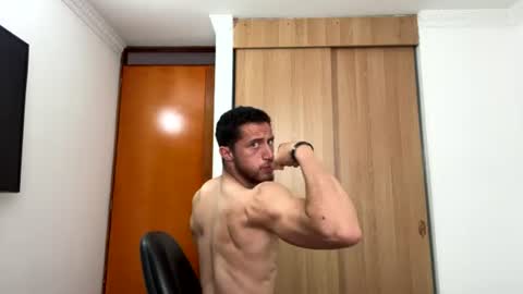 Snapshot of enzo_savage chatting on July 28, 8:52 pm enzo_savage online show from July 28, 8:52 pm