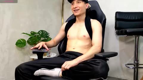 enzo_steel online show from March 8, 2:04 am