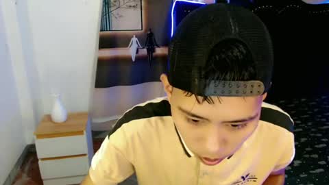 Snapshot of eouae chatting on July 2, 10:10 am ask me online show from July 2, 10:10 am