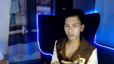 Snapshot of eouae chatting on July 6, 9:50 am ask me online show from July 6, 9:50 am