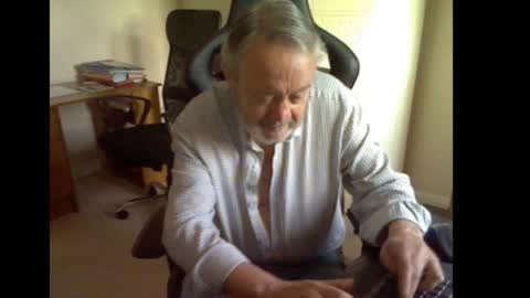 Snapshot of erasmus_d chatting on October 7, 4:59 pm erasmus_d online show from October 7, 4:59 pm