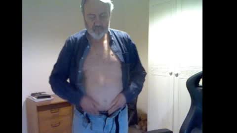 erasmus_d online show from February 2, 5:22 pm