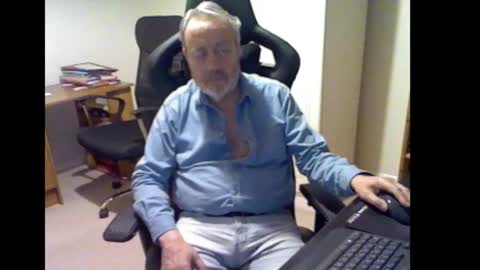 erasmus_d online show from February 11, 5:40 pm