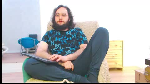 Snapshot of eren_jaeger2000 chatting on May 16, 5:04 am Eren online show from May 16, 5:04 am