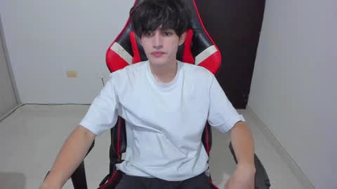 Snapshot of eren_tatakae chatting on April 27, 2:09 am eren_tatakae online show from April 27, 2:09 am