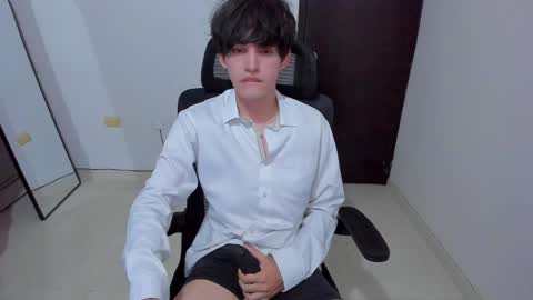 Snapshot of eren_tatakae chatting on May 7, 12:27 am eren_tatakae online show from May 7, 12:27 am