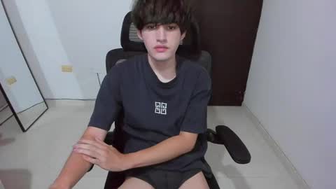 Snapshot of eren_tatakae chatting on May 12, 11:35 pm eren_tatakae online show from May 12, 11:35 pm