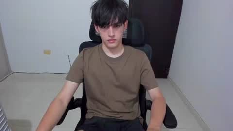 Snapshot of eren_tatakae chatting on June 15, 3:09 am eren_tatakae online show from June 15, 3:09 am