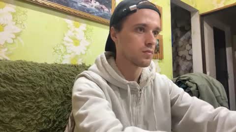 Snapshot of eric_blond chatting on October 4, 5:00 pm Eric online show from October 4, 5:00 pm