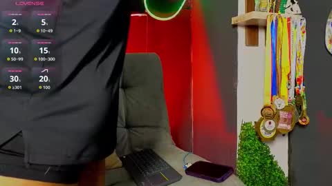 Snapshot of eric_harrison1 chatting on February 18, 1:23 am Brayan online show from February 18, 1:23 am