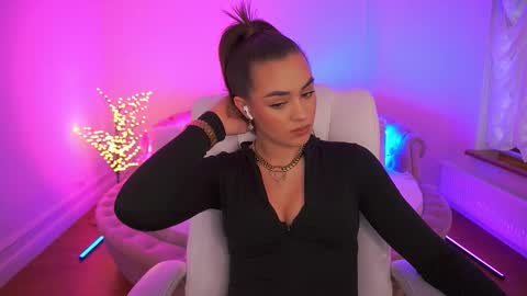 Erica online show from February 20, 2:06 pm